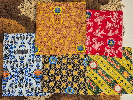 Real picture hasil produksi kain seragam batik sekolah custom logo TK SD SMP SMA